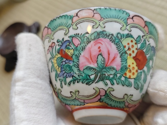 古玩陶瓷人物紋廣彩杯真品鑒賞圖