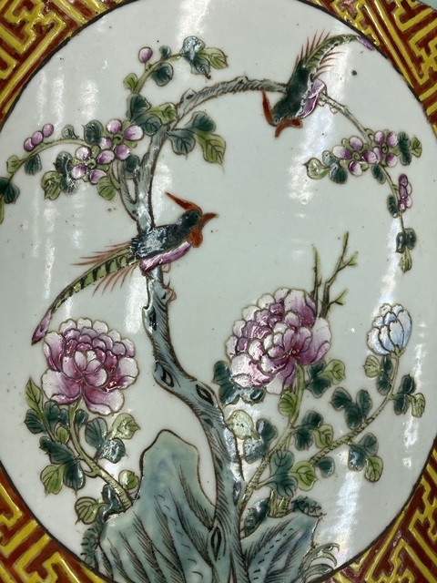 古玩陶瓷粉彩錦地開光花鳥紋缸真品鑒賞圖