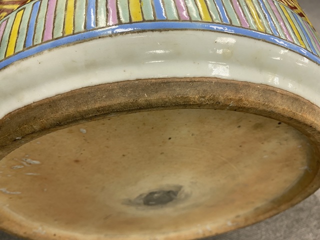 古玩陶瓷粉彩錦地開光花鳥紋缸真品鑒賞圖