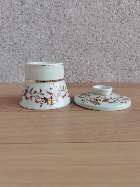 古玩陶瓷花卉紋蓋杯拍賣,當前價格168元