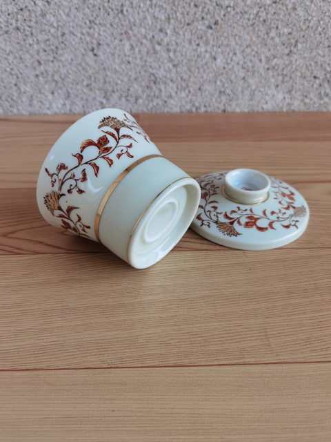 古玩陶瓷花卉紋蓋杯拍賣,當前價格168元
