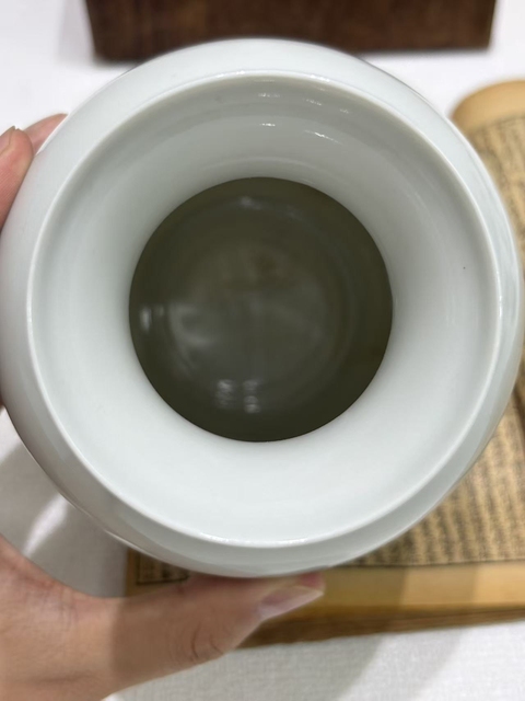 古玩陶瓷英雄獨立瓶真品鑒賞圖