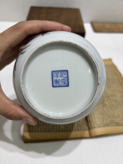 古玩陶瓷英雄獨立瓶真品鑒賞圖