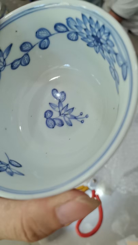 古玩陶瓷青花淡描花卉紋茶碗真品鑒賞圖
