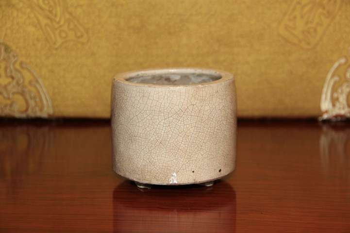 古玩陶瓷清晚期?哥釉三足筒式香爐(開片美)拍賣,當前價格798元
