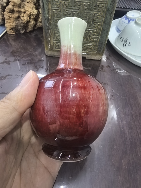 古玩陶瓷晚清郎紅釉瓶真品鑒賞圖