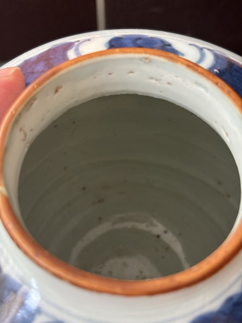 古玩陶瓷樹葉款花卉紋青花醬口圈足罐真品鑒賞圖