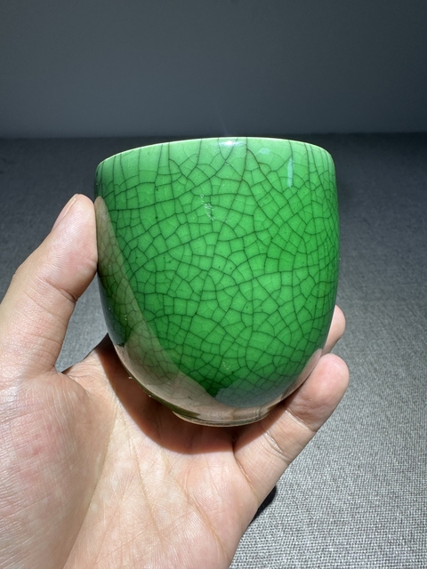 古玩陶瓷綠哥釉杯真品鑒賞圖