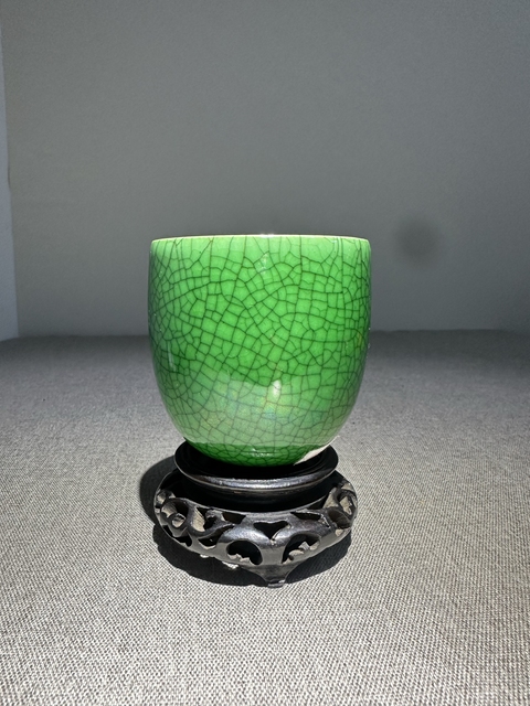 古玩陶瓷綠哥釉杯真品鑒賞圖
