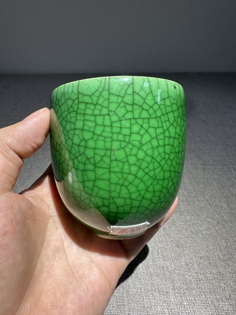 古玩陶瓷綠哥釉杯真品鑒賞圖