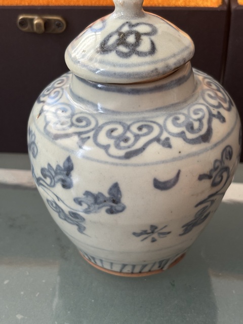 古玩陶瓷青花花卉紋蓋罐真品鑒賞圖