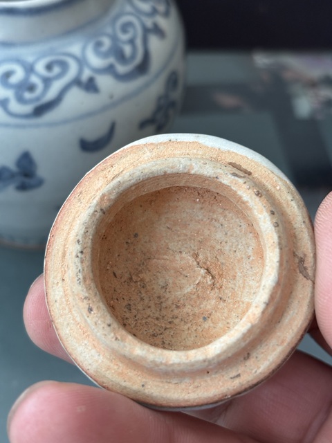 古玩陶瓷青花花卉紋蓋罐真品鑒賞圖