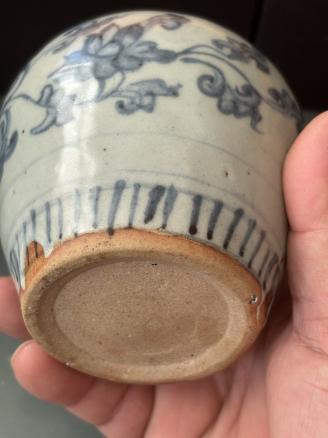 古玩陶瓷青花花卉紋蓋罐真品鑒賞圖