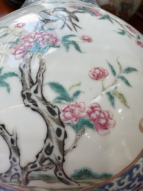 古玩陶瓷花鳥紋粉彩瓶真品鑒賞圖