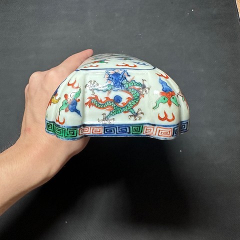 古玩陶瓷青花五彩龍紋蓋盒真品鑒賞圖