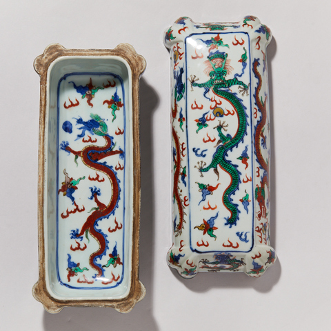 古玩陶瓷青花五彩龍紋蓋盒真品鑒賞圖