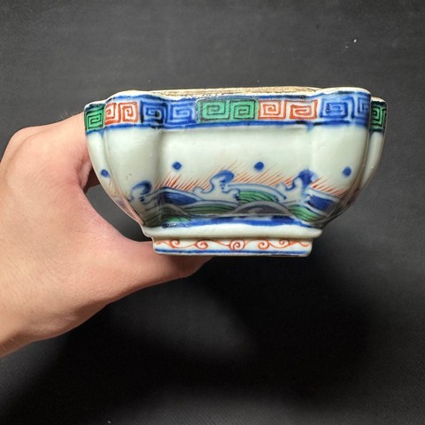 古玩陶瓷青花五彩龍紋蓋盒真品鑒賞圖
