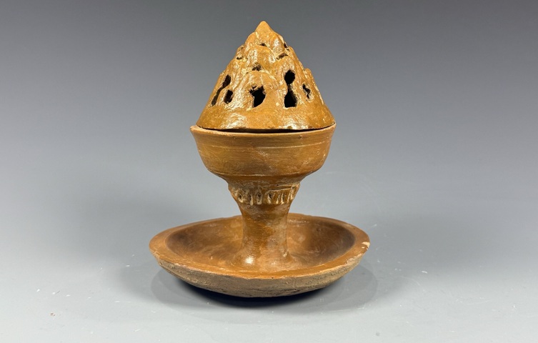 古玩陶瓷黃釉博山香薰真品鑒賞圖