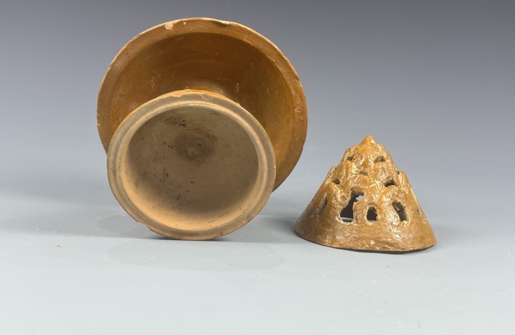 古玩陶瓷黃釉博山香薰真品鑒賞圖