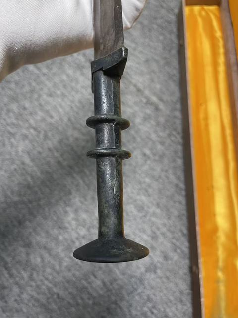 古玩銅器竹節柄青銅劍真品鑒賞圖