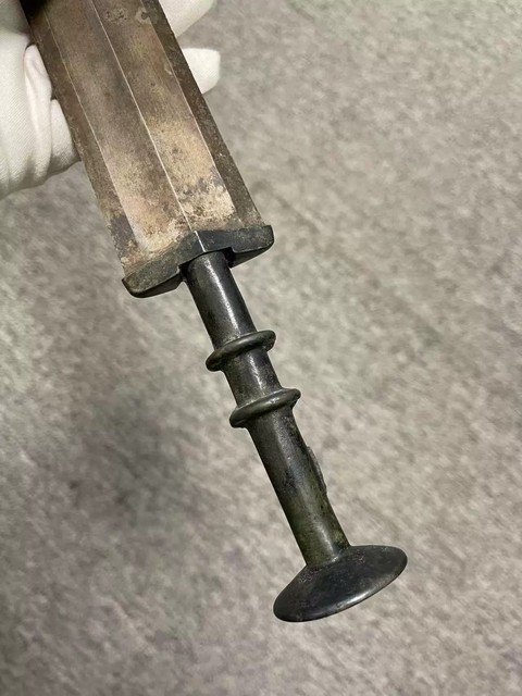 古玩銅器竹節柄青銅劍真品鑒賞圖