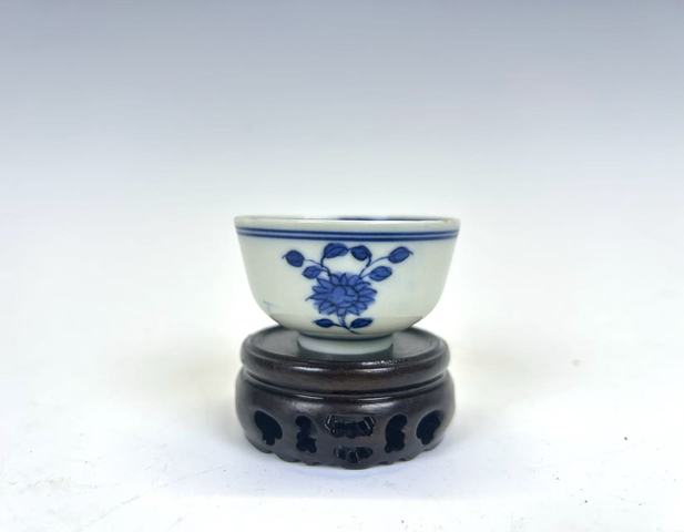 古玩陶瓷清中早期·青花花卉杯拍賣,當(dāng)前價格99元