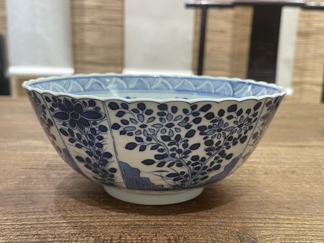 古玩陶瓷青花開(kāi)窗花卉紋碗真品鑒賞圖