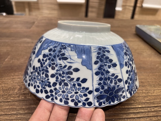 古玩陶瓷青花開(kāi)窗花卉紋碗真品鑒賞圖