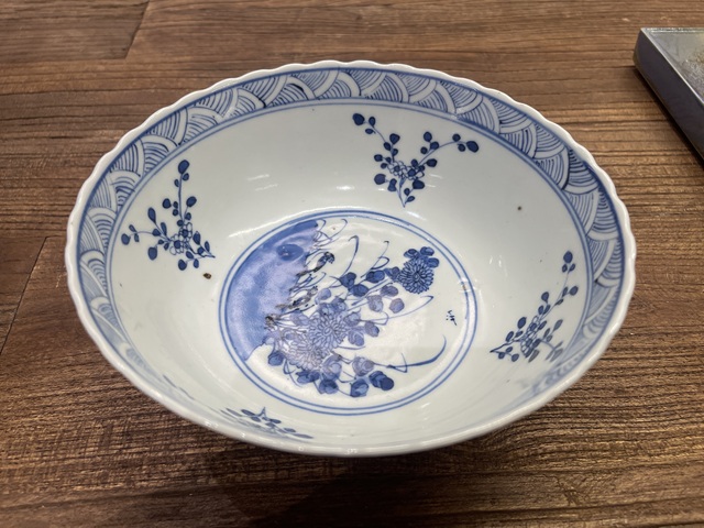 古玩陶瓷青花開(kāi)窗花卉紋碗真品鑒賞圖