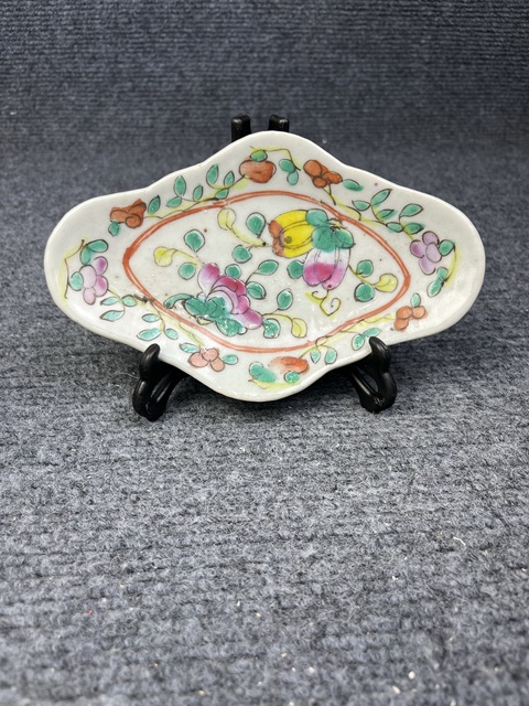 古玩陶瓷粉彩花卉紋小供盤真品鑒賞圖