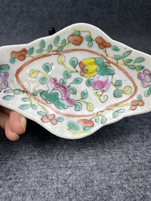 古玩陶瓷粉彩花卉紋小供盤真品鑒賞圖