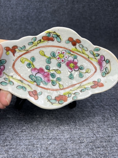 古玩陶瓷粉彩花卉紋小供盤真品鑒賞圖