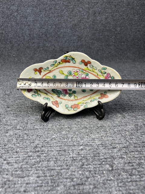 古玩陶瓷粉彩花卉紋小供盤真品鑒賞圖