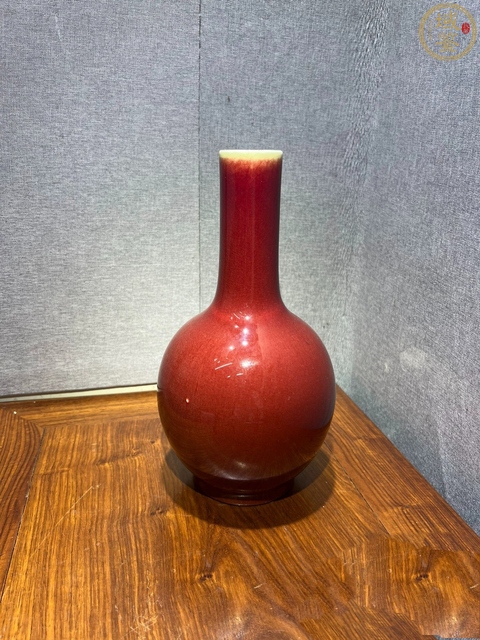 古玩陶瓷紅釉天球瓶真品鑒賞圖