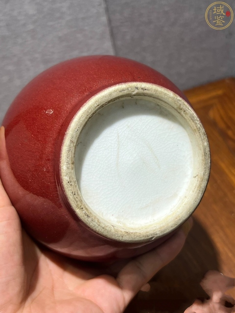 古玩陶瓷紅釉天球瓶真品鑒賞圖