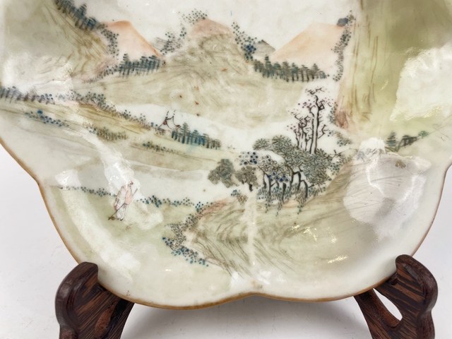 古玩陶瓷清晚期·方廷輝淺降彩山水人物貢盤拍賣,當前價格648元