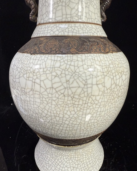 古玩陶瓷哥釉鐵銹花雙耳瓶真品鑒賞圖