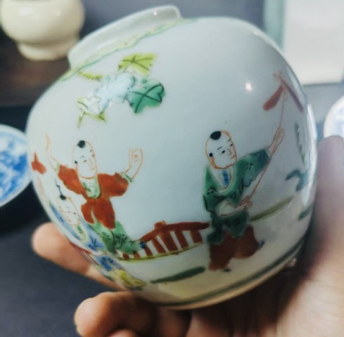古玩陶瓷仕女嬰戲紋罐真品鑒賞圖