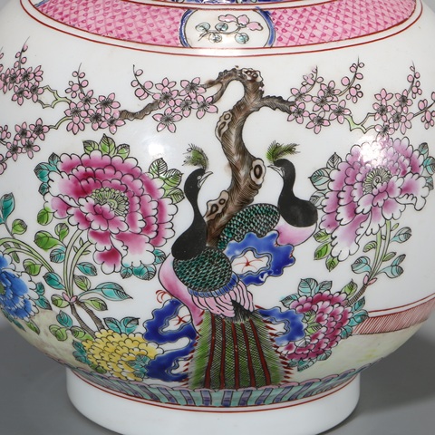 古玩陶瓷粉彩孔雀花卉紋賞瓶真品鑒賞圖