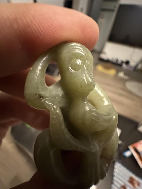 古玩玉器和田玉雕“靈猴獻(xiàn)壽”把件真品鑒賞圖