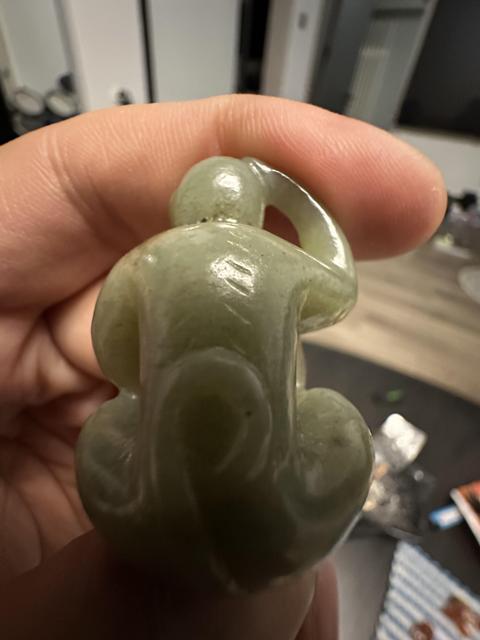 古玩玉器和田玉雕“靈猴獻(xiàn)壽”把件真品鑒賞圖