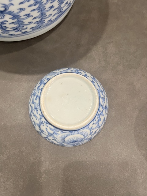 古玩陶瓷青花纏枝喜字紋蓋盒真品鑒賞圖