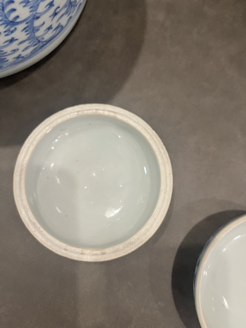 古玩陶瓷青花纏枝喜字紋蓋盒真品鑒賞圖