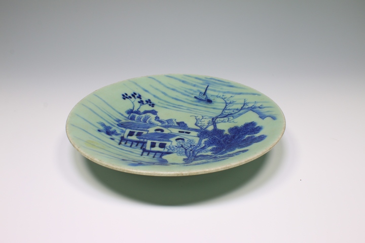古玩陶瓷清中期·青釉青花山水風景圖盤拍賣，當前價格336元