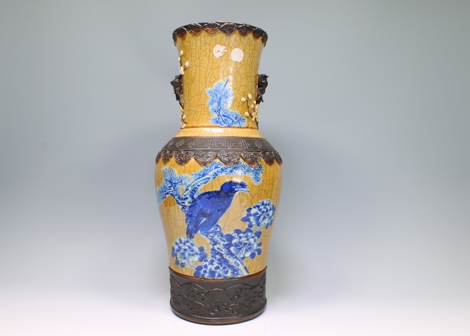 古玩陶瓷清中期·哥釉青花麻姑獻壽圖撇口瓶拍賣,當前價格19290元