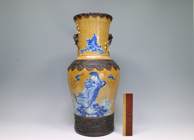 古玩陶瓷清中期·哥釉青花麻姑獻壽圖撇口瓶拍賣,當前價格19290元