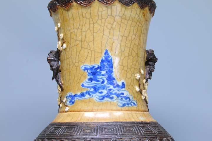 古玩陶瓷清中期·哥釉青花麻姑獻壽圖撇口瓶拍賣,當前價格19290元
