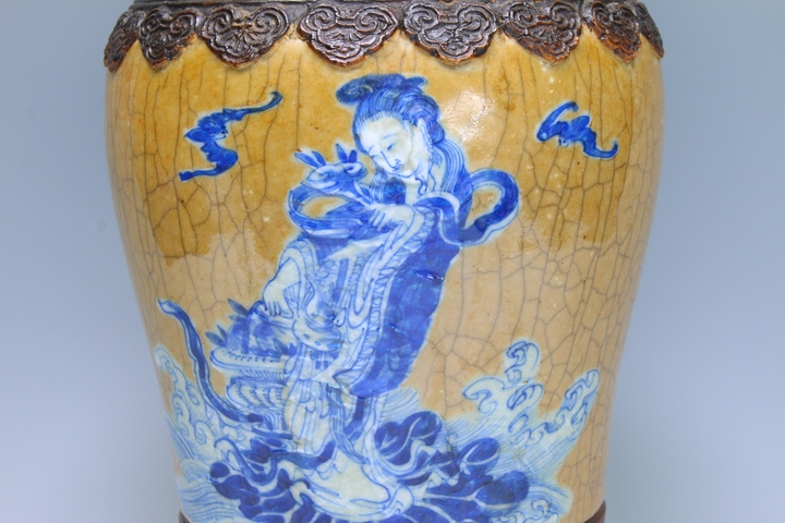 古玩陶瓷清中期·哥釉青花麻姑獻壽圖撇口瓶拍賣,當前價格19290元