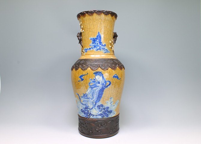 古玩陶瓷清中期·哥釉青花麻姑獻壽圖撇口瓶拍賣,當前價格19290元