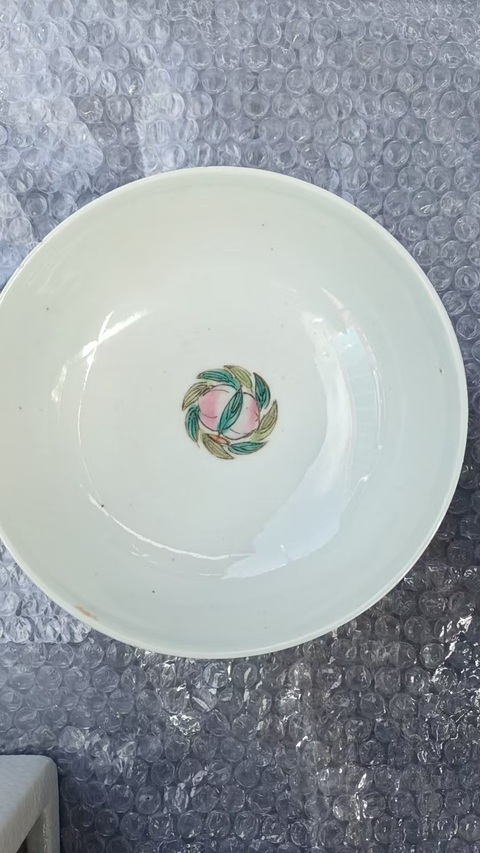 古玩陶瓷花卉紋粉彩碗真品鑒賞圖